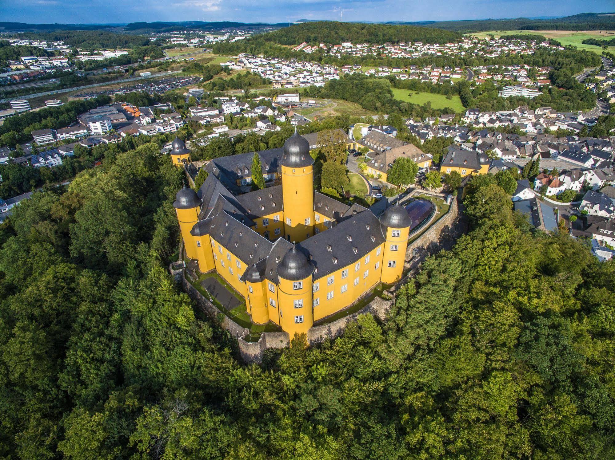 Hotel Schloss Монтабаур Экстерьер фото